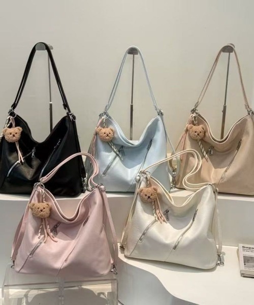 LETee(レティー)の「合皮ショルダーバッグ/リュック★チャームは付きません★(ショルダーバッグ・レディース・ホワイト/ブラック/ピンク/アイボリー・FREE)」の12枚目の写真