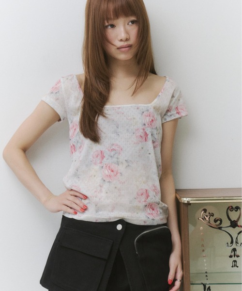 thinkto(シンクト)の「スクエアネックフラワーT(Tシャツ/カットソー・レディース・ホワイト・FREE)」の1枚目の写真
