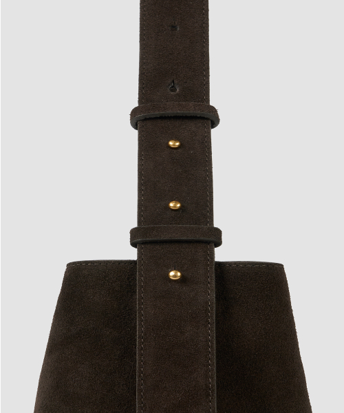 THE LILLE（ザ リル）の「After Suede Bucket Bag_Dark brown（ショルダーバッグ・レディース・その他・FREE）」の4枚目の写真
