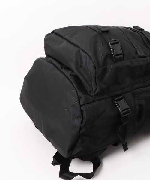 NEW ERA（ニューエラ）の「【NEW ERA】キャリアパック 35L / ブラック[14521349]（バックパック/リュック・レディース・ブラック・フリー）」の22枚目の写真