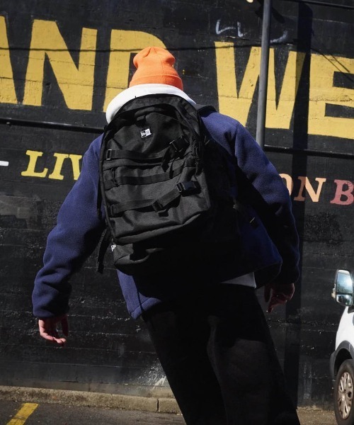 NEW ERA（ニューエラ）の「【NEW ERA】キャリアパック 35L / ブラック[14521349]（バックパック/リュック・レディース・ブラック・フリー）」の3枚目の写真