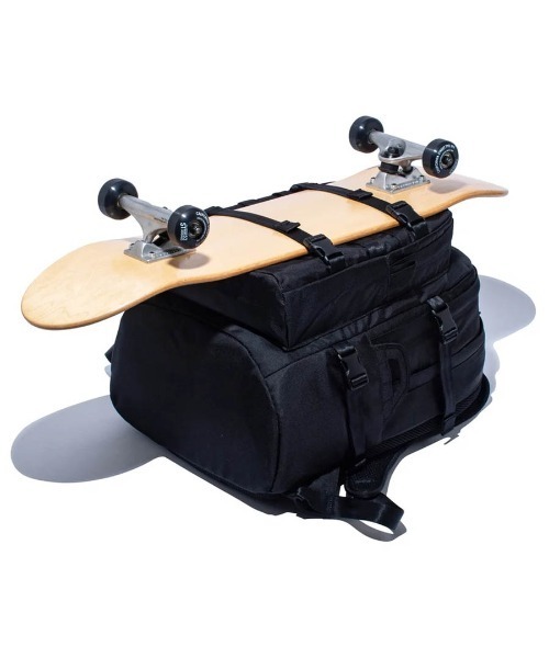 NEW ERA（ニューエラ）の「【NEW ERA】キャリアパック 35L / ブラック[14521349]（バックパック/リュック・レディース・ブラック・フリー）」の16枚目の写真