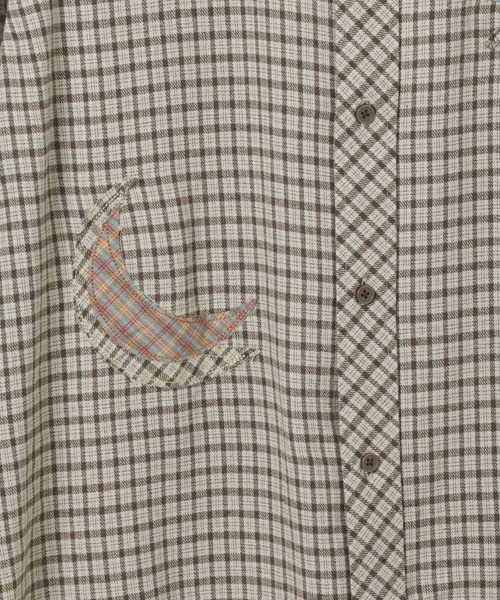 LAND MUSEUM(ランドミュージアム)の「LAND MUSEUM/パッチデザインチェックシャツ(シャツ/ブラウス・メンズ・ベージュ/アクア・LARGE/MEDIUM)」の9枚目の写真