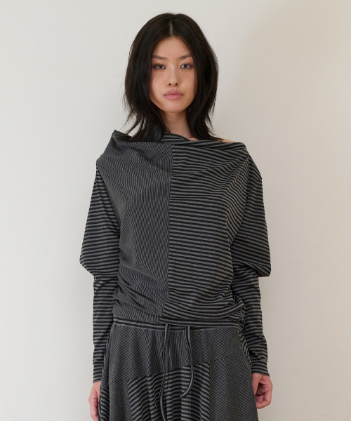 THEVINYLHOUSE(ザバイニルハウス)の「TWISTED DRAPE TOP(W) BLACK(Tシャツ/カットソー・レディース・その他・SMALL/MEDIUM)」の4枚目の写真