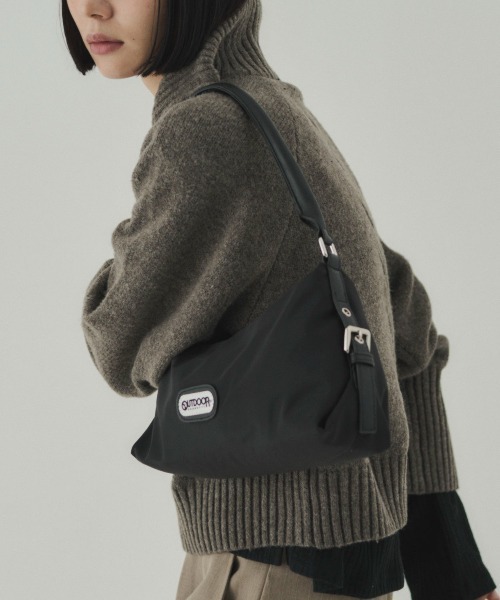 OUTDOOR PRODUCTS（アウトドアプロダクツ）の「【WEB限定】OUTDOOR PRODUCTS ｜SOYEN EXCLUSIVE　別注　ワンハンドル ショルダーバッグ（ハンドバッグ・レディース・ブラウン/ブラック/ボルドー・F）」の2枚目の写真