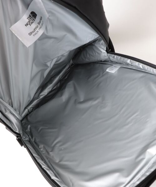 THE NORTH FACE(ザノースフェイス)の「【THE NORTH FACE/ザ ノースフェイス】Shuttle Daypack(バックパック/リュック・メンズ・ブラック・FREE)」の4枚目の写真