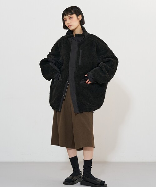 NOMINE（ノミネ）の「異素材コンビ ボアブルゾン｜ドロストオーバーシルエット（ブルゾン・レディース・チャコールグレー/グレイッシュベージュ/ブラウン/ブラック・フリー）」の8枚目の写真