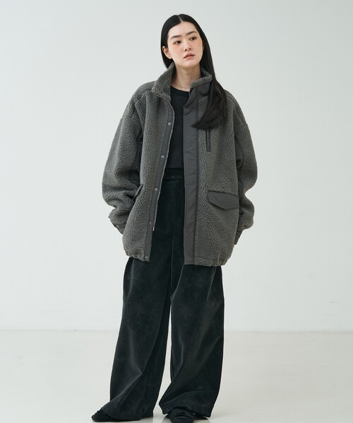 NOMINE（ノミネ）の「異素材コンビ ボアブルゾン｜ドロストオーバーシルエット（ブルゾン・レディース・チャコールグレー/グレイッシュベージュ/ブラウン/ブラック・フリー）」の13枚目の写真