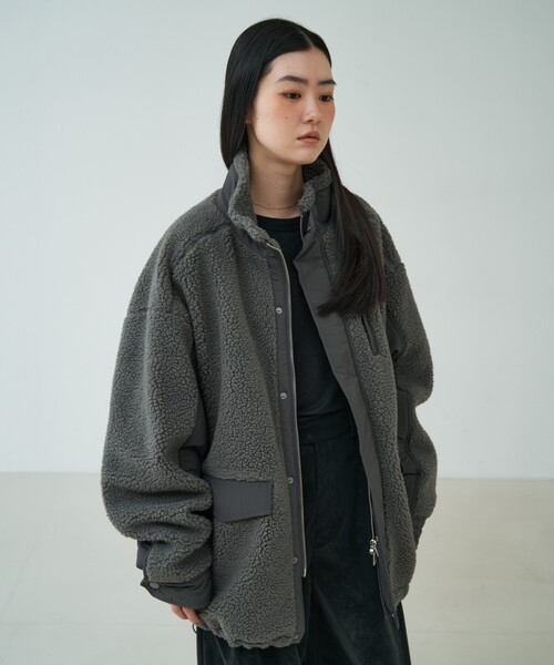 NOMINE（ノミネ）の「異素材コンビ ボアブルゾン｜ドロストオーバーシルエット（ブルゾン・レディース・チャコールグレー/グレイッシュベージュ/ブラウン/ブラック・フリー）」の16枚目の写真