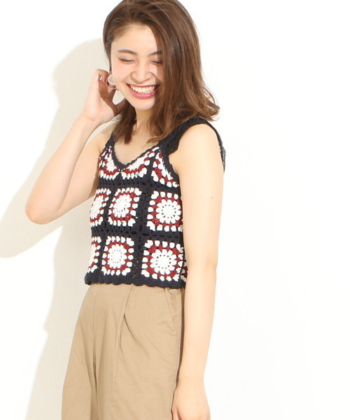 natural couture(ナチュラルクチュール)の「スクエアクロシェビスチェ(ニット/セーター・レディース・グリーン系その他/ブルー系その他/オレンジ系その他・FREE)」の1枚目の写真