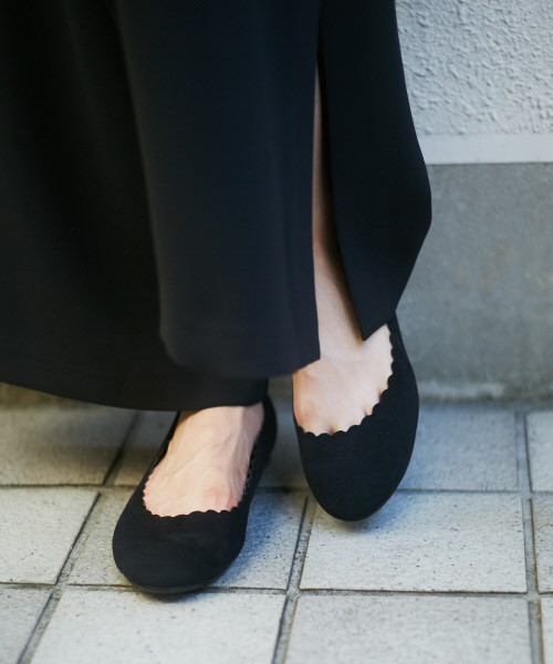 PICHE ABAHOUSE（ピシェ アバハウス）の「【WEB限定】コンフォートフラワーカットパンプス（パンプス・レディース・ネイビー/ブラック/ピンク/レオパード・39/36/37/35/38）」の2枚目の写真