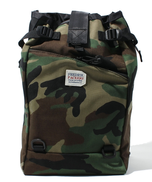 TOKYO CULTUART by BEAMS（トウキョウカルチャートバイビームス）の「FREDRIK PACKERS / STROLL SLING BAG（メッセンジャーバッグ・メンズ・ブラック/ブラウン/グリーン系その他/ネイビー・ONE SIZE）」の3枚目の写真