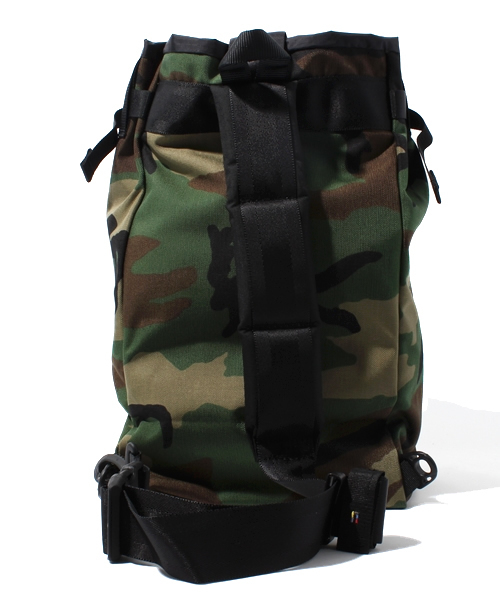 TOKYO CULTUART by BEAMS（トウキョウカルチャートバイビームス）の「FREDRIK PACKERS / STROLL SLING BAG（メッセンジャーバッグ・メンズ・ブラック/ブラウン/グリーン系その他/ネイビー・ONE SIZE）」の6枚目の写真