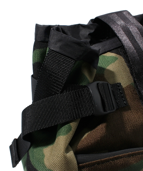 TOKYO CULTUART by BEAMS（トウキョウカルチャートバイビームス）の「FREDRIK PACKERS / STROLL SLING BAG（メッセンジャーバッグ・メンズ・ブラック/ブラウン/グリーン系その他/ネイビー・ONE SIZE）」の8枚目の写真