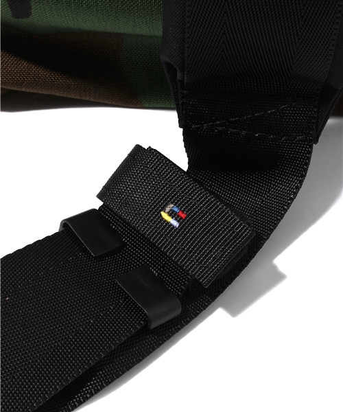 TOKYO CULTUART by BEAMS（トウキョウカルチャートバイビームス）の「FREDRIK PACKERS / STROLL SLING BAG（メッセンジャーバッグ・メンズ・ブラック/ブラウン/グリーン系その他/ネイビー・ONE SIZE）」の9枚目の写真