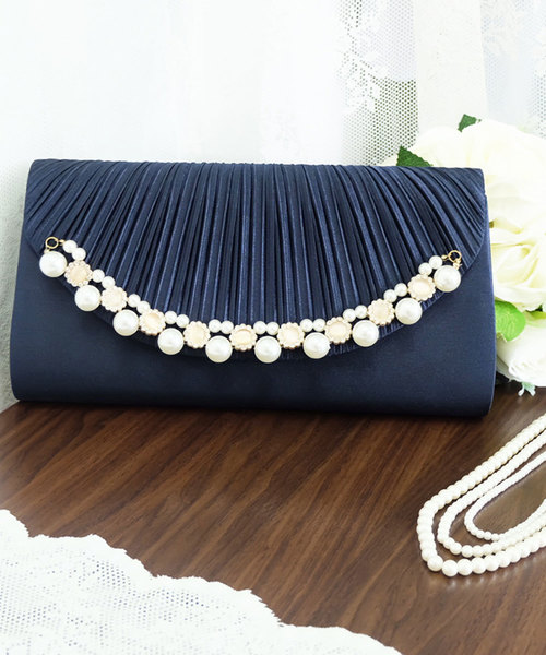 DRESS STAR(ドレス スター)の「【結婚式・お呼ばれに使えるパーティーバッグ】パールビジューラディアルサテンプリーツクラッチバッグ(クラッチバッグ)」|ネイビー