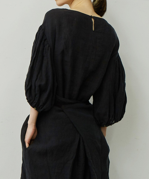 IKKUNA（イクナ）の「winding one-piece／ウィンディングワンピース（ワンピース・レディース・キナリ/チャコールグレー/ターコイズブルー/ホワイト・1）」の6枚目の写真