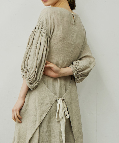 IKKUNA（イクナ）の「winding one-piece／ウィンディングワンピース（ワンピース・レディース・キナリ/チャコールグレー/ターコイズブルー/ホワイト・1）」の9枚目の写真