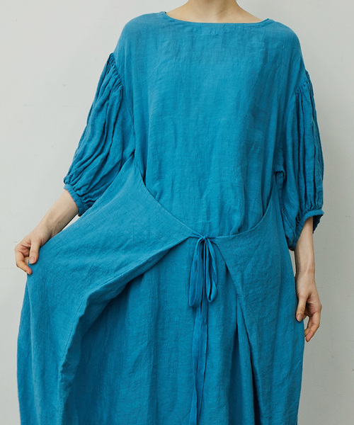 IKKUNA（イクナ）の「winding one-piece／ウィンディングワンピース（ワンピース・レディース・キナリ/チャコールグレー/ターコイズブルー/ホワイト・1）」の13枚目の写真