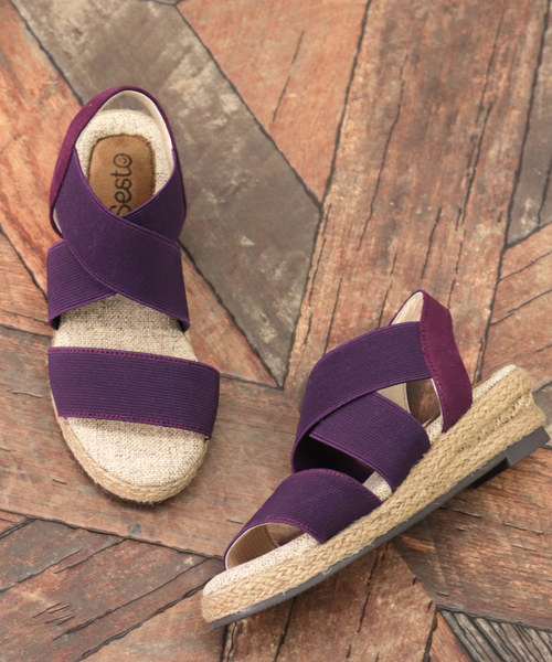 SESTO（セスト）の「【SESTOキッズ】ママとお揃い。ゴムフィットサンダル（サンダル・キッズ・ブラック/パープル/カーキ/マスタード/シルバー/ネイビー/グレー/レッド/グリーン/ピンク/サックスブルー/アイボリー/レッド系その他/ゴールド/モカ/グレー系その他/ラベンダー/ベージュ/ブラウン/ライトグレー/レオパード/チャコール・17.0cm/20.0cm/19.0cm/18.0cm/21.0cm）」の15枚目の写真