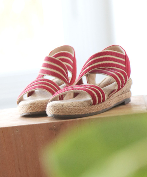 SESTO（セスト）の「【SESTOキッズ】ママとお揃い。ゴムフィットサンダル（サンダル・キッズ・ブラック/パープル/カーキ/マスタード/シルバー/ネイビー/グレー/レッド/グリーン/ピンク/サックスブルー/アイボリー/レッド系その他/ゴールド/モカ/グレー系その他/ラベンダー/ベージュ/ブラウン/ライトグレー/レオパード/チャコール・17.0cm/20.0cm/19.0cm/18.0cm/21.0cm）」の20枚目の写真