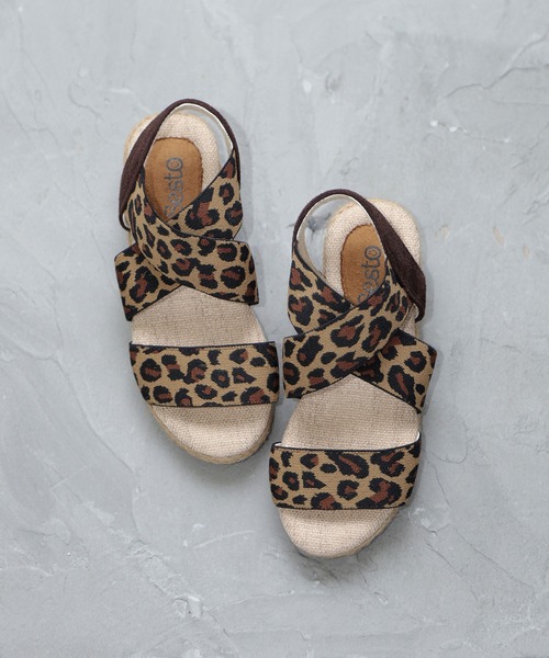 SESTO（セスト）の「【SESTOキッズ】ママとお揃い。ゴムフィットサンダル（サンダル・キッズ・ブラック/パープル/カーキ/マスタード/シルバー/ネイビー/グレー/レッド/グリーン/ピンク/サックスブルー/アイボリー/レッド系その他/ゴールド/モカ/グレー系その他/ラベンダー/ベージュ/ブラウン/ライトグレー/レオパード/チャコール・17.0cm/20.0cm/19.0cm/18.0cm/21.0cm）」の22枚目の写真