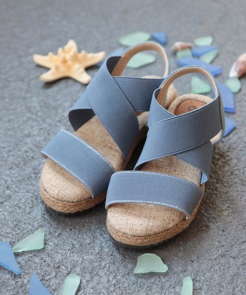 SESTO（セスト）の「【SESTOキッズ】ママとお揃い。ゴムフィットサンダル（サンダル・キッズ・ブラック/パープル/カーキ/マスタード/シルバー/ネイビー/グレー/レッド/グリーン/ピンク/サックスブルー/アイボリー/レッド系その他/ゴールド/モカ/グレー系その他/ラベンダー/ベージュ/ブラウン/ライトグレー/レオパード/チャコール・17.0cm/20.0cm/19.0cm/18.0cm/21.0cm）」の14枚目の写真