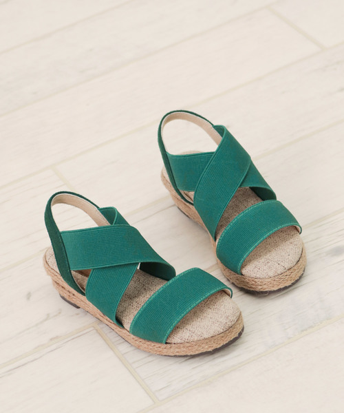 SESTO（セスト）の「【SESTOキッズ】ママとお揃い。ゴムフィットサンダル（サンダル・キッズ・ブラック/パープル/カーキ/マスタード/シルバー/ネイビー/グレー/レッド/グリーン/ピンク/サックスブルー/アイボリー/レッド系その他/ゴールド/モカ/グレー系その他/ラベンダー/ベージュ/ブラウン/ライトグレー/レオパード/チャコール・17.0cm/20.0cm/19.0cm/18.0cm/21.0cm）」の12枚目の写真