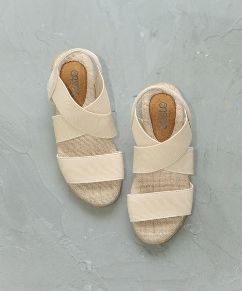 SESTO（セスト）の「【SESTOキッズ】ママとお揃い。ゴムフィットサンダル（サンダル・キッズ・ブラック/パープル/カーキ/マスタード/シルバー/ネイビー/グレー/レッド/グリーン/ピンク/サックスブルー/アイボリー/レッド系その他/ゴールド/モカ/グレー系その他/ラベンダー/ベージュ/ブラウン/ライトグレー/レオパード/チャコール・17.0cm/20.0cm/19.0cm/18.0cm/21.0cm）」の2枚目の写真