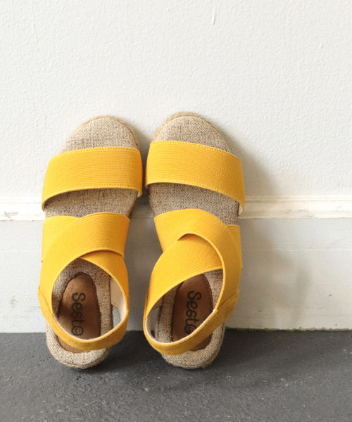 SESTO（セスト）の「【SESTOキッズ】ママとお揃い。ゴムフィットサンダル（サンダル・キッズ・ブラック/パープル/カーキ/マスタード/シルバー/ネイビー/グレー/レッド/グリーン/ピンク/サックスブルー/アイボリー/レッド系その他/ゴールド/モカ/グレー系その他/ラベンダー/ベージュ/ブラウン/ライトグレー/レオパード/チャコール・17.0cm/20.0cm/19.0cm/18.0cm/21.0cm）」の17枚目の写真