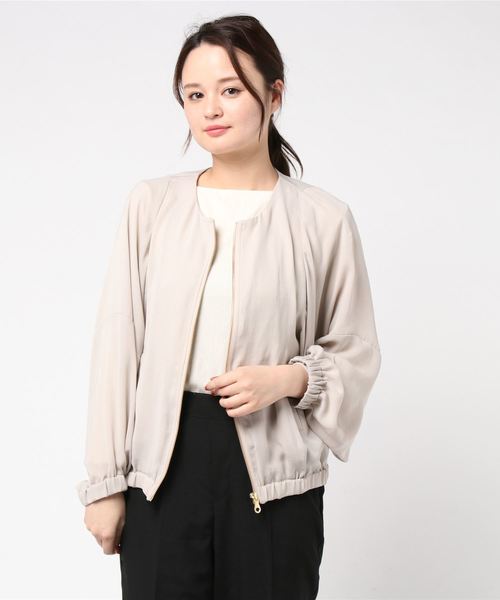 TRUDEA（トルディア）の「サテンブルゾン（ブルゾン・レディース・ベージュ/ネイビー・MEDIUM）」の2枚目の写真