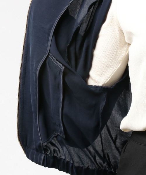 TRUDEA（トルディア）の「サテンブルゾン（ブルゾン・レディース・ベージュ/ネイビー・MEDIUM）」の3枚目の写真