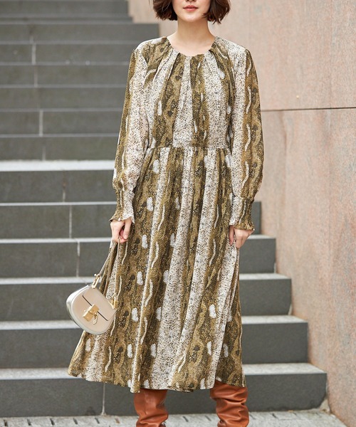 Nostalgia アンドドットノスタルジア のファッション ワンピース パイソンライクシフォンタックワンピース ワンピース