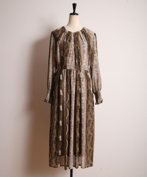 Nostalgia アンドドットノスタルジア のファッション ワンピース パイソンライクシフォンタックワンピース ワンピース