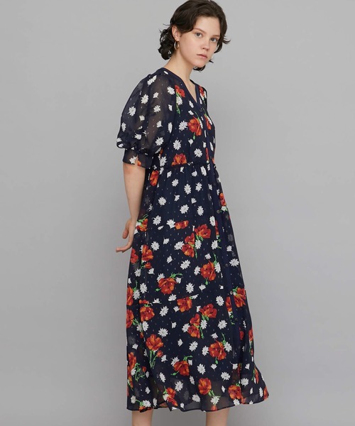 STUDIOUS（ステュディオス）の「【MUVEIL(ミュベール)】アネモネプリントワンピース（Tシャツ/カットソー・レディース・ネイビー・38）」の4枚目の写真