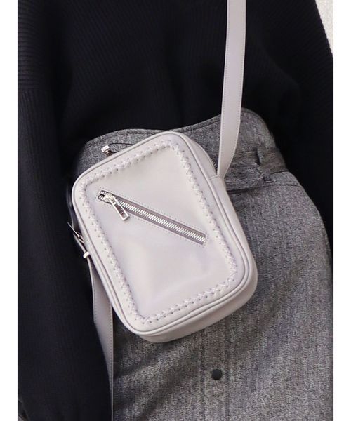 EMODA（エモダ）の「ジップラインショルダーバッグ（ショルダーバッグ・レディース・ブラック/ベージュ/グレー・FREE）」の3枚目の写真