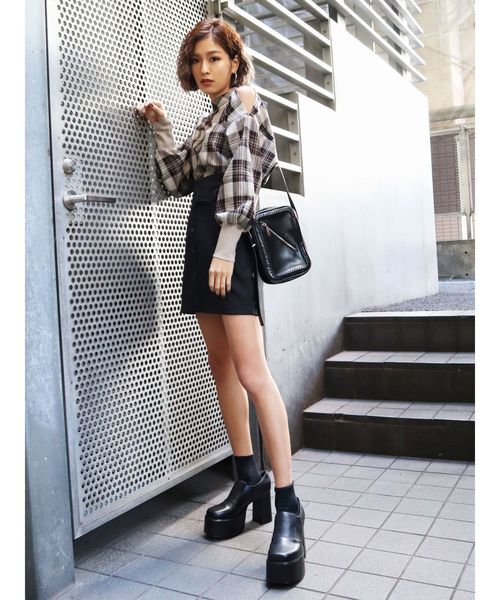 EMODA（エモダ）の「ジップラインショルダーバッグ（ショルダーバッグ・レディース・ブラック/ベージュ/グレー・FREE）」の14枚目の写真