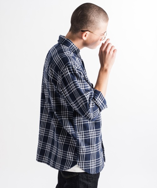 Levi's(リーバイス)の「CLASSIC ワーカーシャツ STANDARD AUDEN DRESS BLUE(シャツ/ブラウス・メンズ・ブルー・M/L/XL/S)」の2枚目の写真