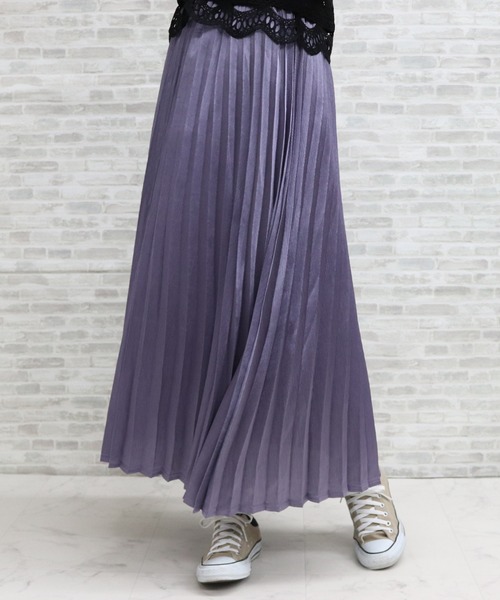 ap retro（アプレトロ）の「サテンアコーディオンプリーツスカート【ZOZO限定アイテム】（スカート・レディース・ブラック/ゴールド/ライトパープル・FREE）」の3枚目の写真