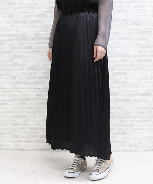 ap retro（アプレトロ）の「サテンアコーディオンプリーツスカート【ZOZO限定アイテム】（スカート・レディース・ブラック/ゴールド/ライトパープル・FREE）」の2枚目の写真