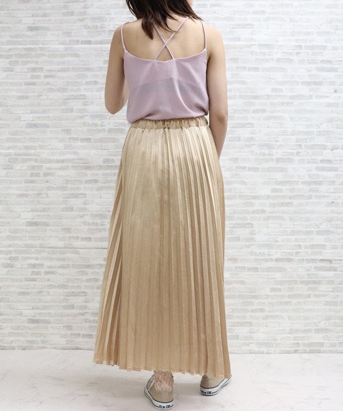 ap retro（アプレトロ）の「サテンアコーディオンプリーツスカート【ZOZO限定アイテム】（スカート・レディース・ブラック/ゴールド/ライトパープル・FREE）」の5枚目の写真