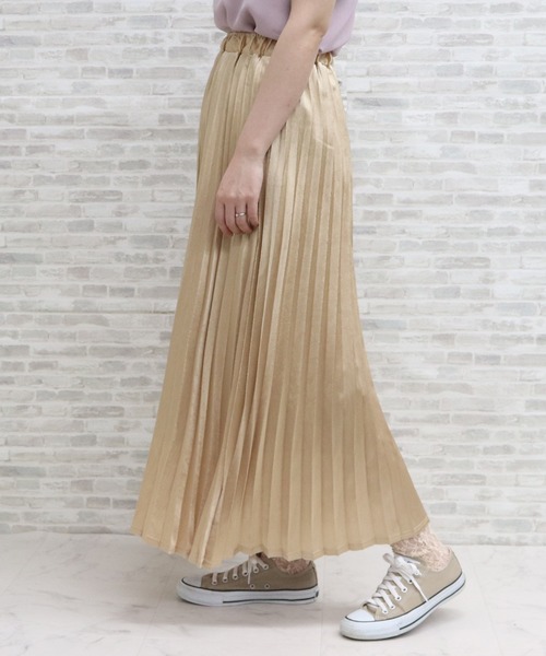 ap retro（アプレトロ）の「サテンアコーディオンプリーツスカート【ZOZO限定アイテム】（スカート・レディース・ブラック/ゴールド/ライトパープル・FREE）」の17枚目の写真