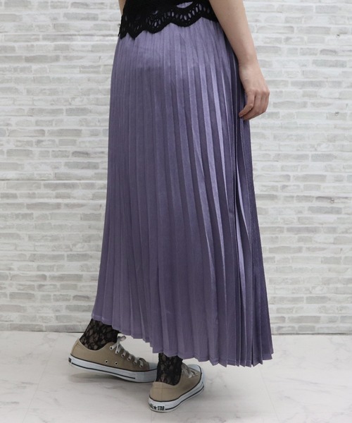 ap retro（アプレトロ）の「サテンアコーディオンプリーツスカート【ZOZO限定アイテム】（スカート・レディース・ブラック/ゴールド/ライトパープル・FREE）」の7枚目の写真