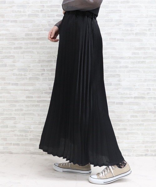 ap retro（アプレトロ）の「サテンアコーディオンプリーツスカート【ZOZO限定アイテム】（スカート・レディース・ブラック/ゴールド/ライトパープル・FREE）」の18枚目の写真