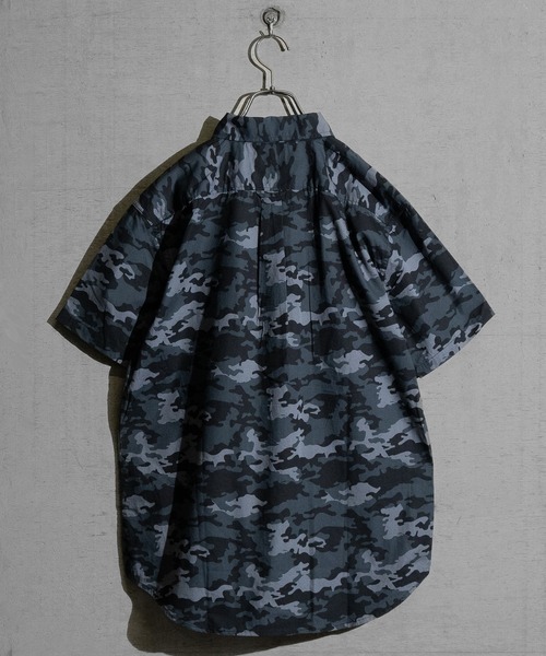 JOHN'S CLOSET（ジョンズクローゼット）の「【a】ジャストフィット半袖シャツ カモフラージュ/メンズ/レディース（シャツ/ブラウス・メンズ・ブルー/グレー・5L/4L/LARGE/3L/X-LARGE/MEDIUM）」の3枚目の写真