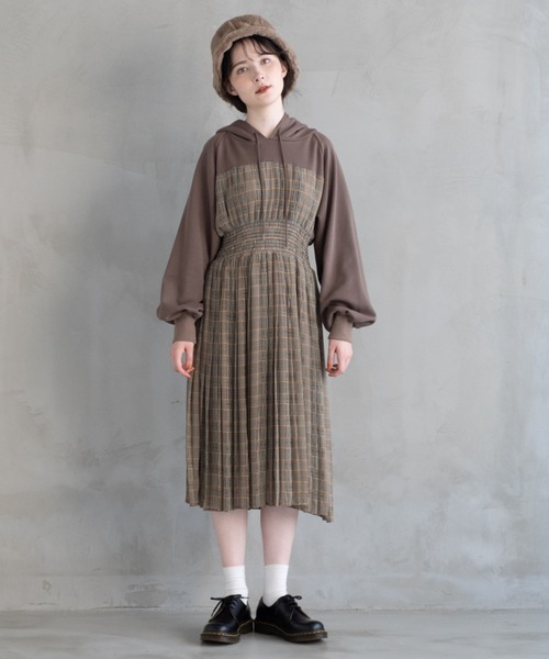 idem カーキ ワンピース 再入荷】バックパールニットワンピース(カーキ) - seventen