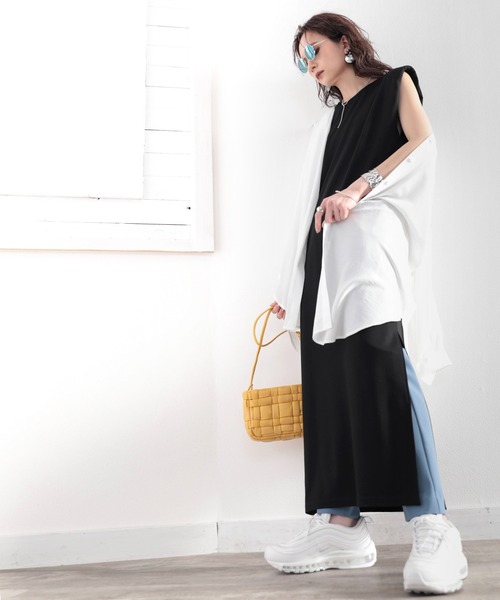 classicalelf(クラシカルエルフ)の「てろんと華奢感。シルキータッチショルダーパッドワンピース(ワンピース・レディース・ホワイト/ブラック/ベージュ・MEDIUM/LARGE/X-LARGE)」の5枚目の写真