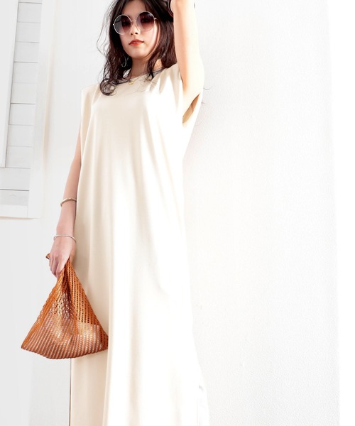 classicalelf(クラシカルエルフ)の「てろんと華奢感。シルキータッチショルダーパッドワンピース(ワンピース・レディース・ホワイト/ブラック/ベージュ・MEDIUM/LARGE/X-LARGE)」の8枚目の写真