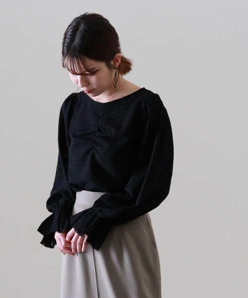 Cheek(チーク)の「カットワークレーストップス(シャツ/ブラウス・レディース・オフホワイト/ブラック/イエロー・MEDIUM)」の2枚目の写真