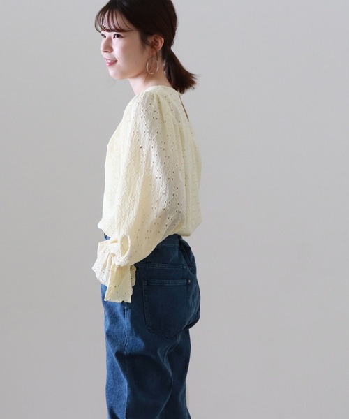 Cheek(チーク)の「カットワークレーストップス(シャツ/ブラウス・レディース・オフホワイト/ブラック/イエロー・MEDIUM)」の7枚目の写真